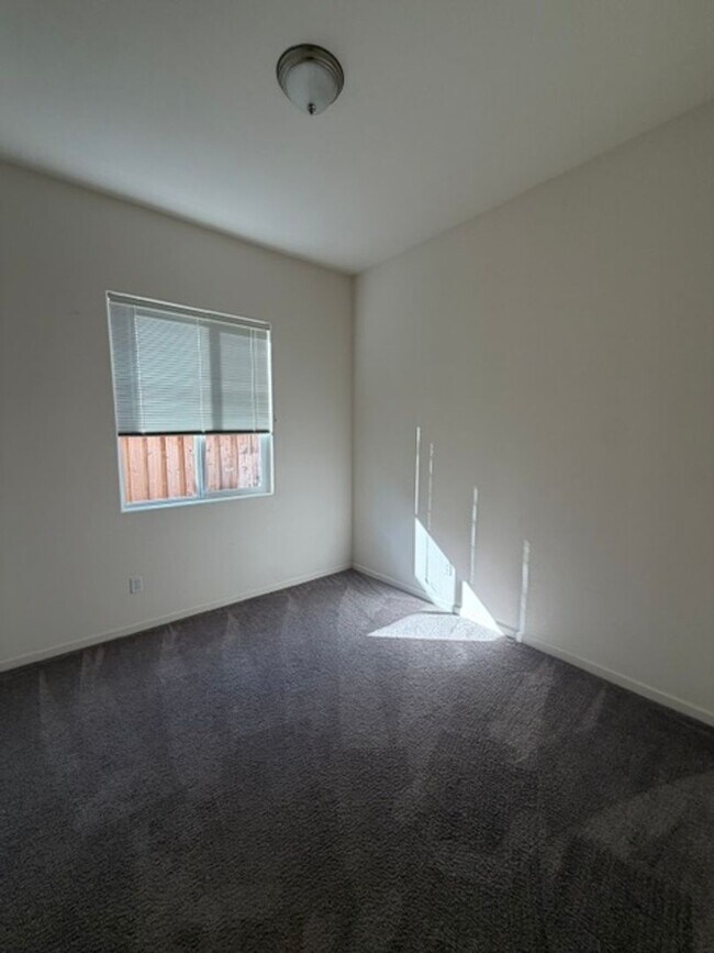 Building Photo - 362 Olivadi Way