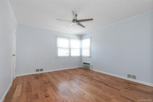 Building Photo - 67-27 211th St