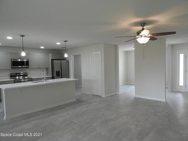 Building Photo - 1611 Saipan St SE