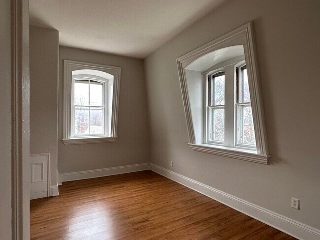 Building Photo - 241 Middle Street