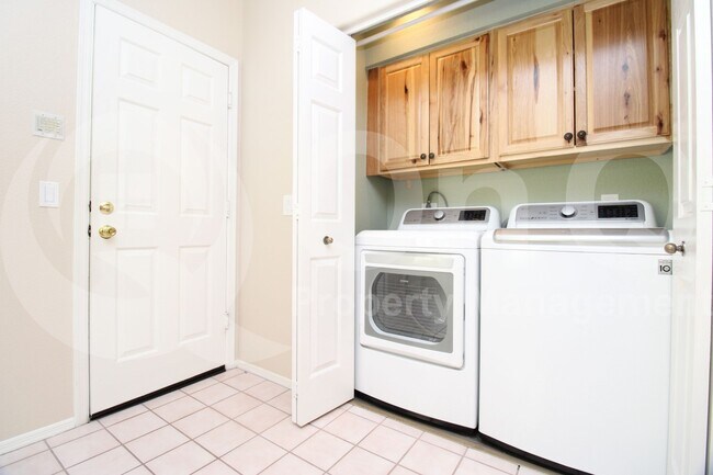 Building Photo - 7928 E Pepper Tree Ln