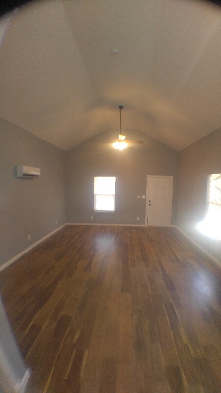 Building Photo - 2014 Family Ln.