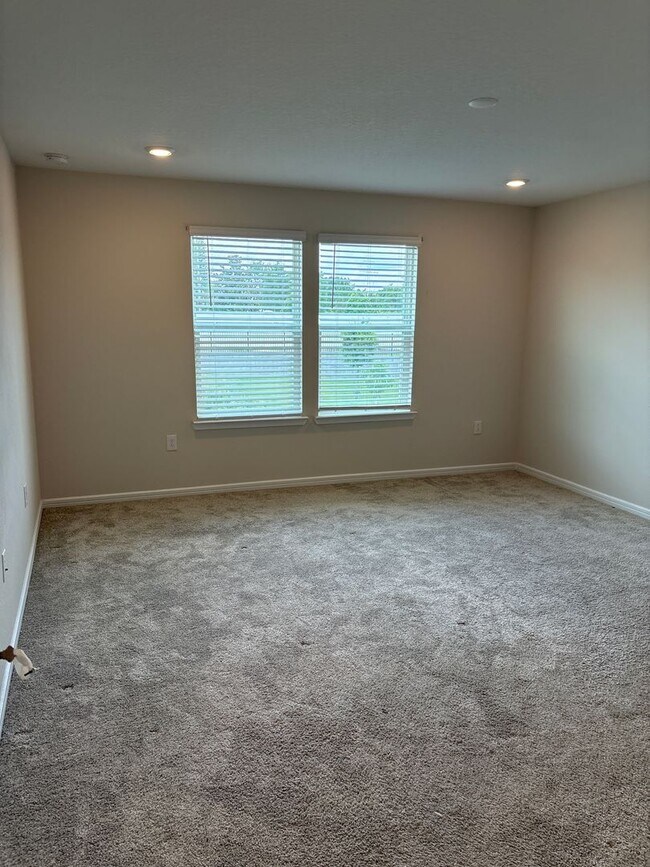 Building Photo - Spacious 5-Bedroom Home for Rent in Lake P...