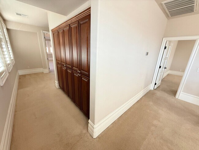 Building Photo - Tuscany Guard Gated Community