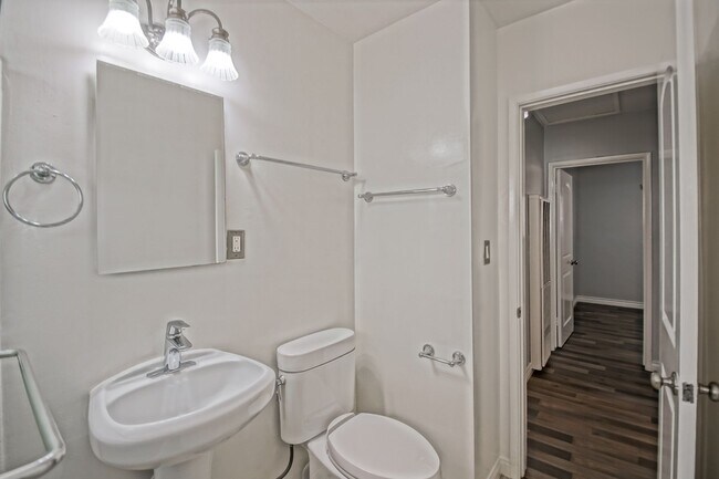 Building Photo - 330 Bungalow Dr