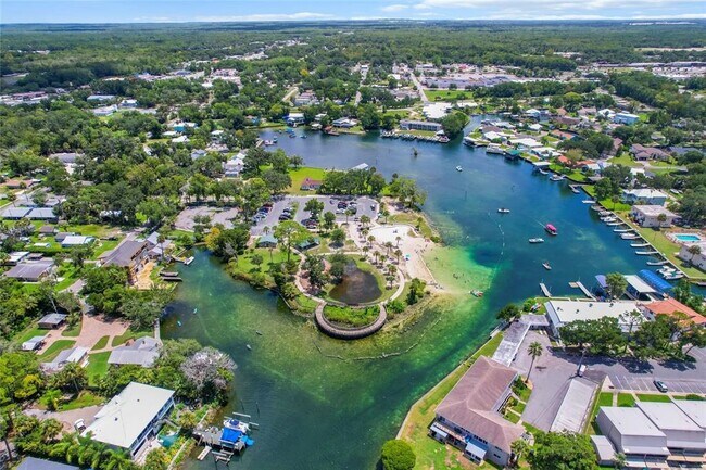 Building Photo - 222 NE 1st Ave