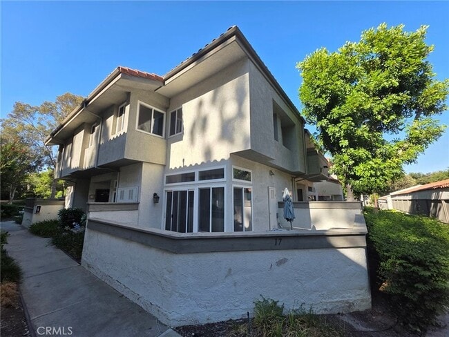 Primary Photo - 17 Blackbird Ln