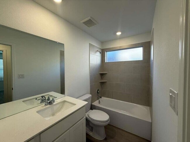 Building Photo - 569 Sormonne Lp