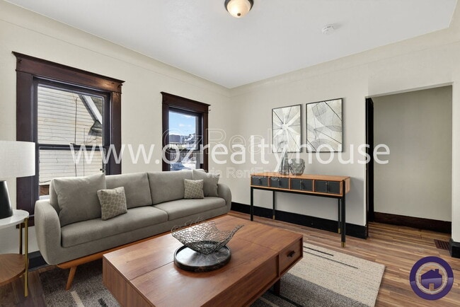 Building Photo - 834 Oak St