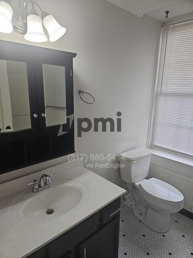 Building Photo - 1 W 28th St