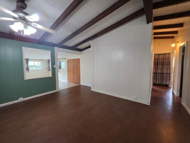 Building Photo - AVAILABLE NOW! 3 bed, 1.5 bath with 2 parking in Kailua.