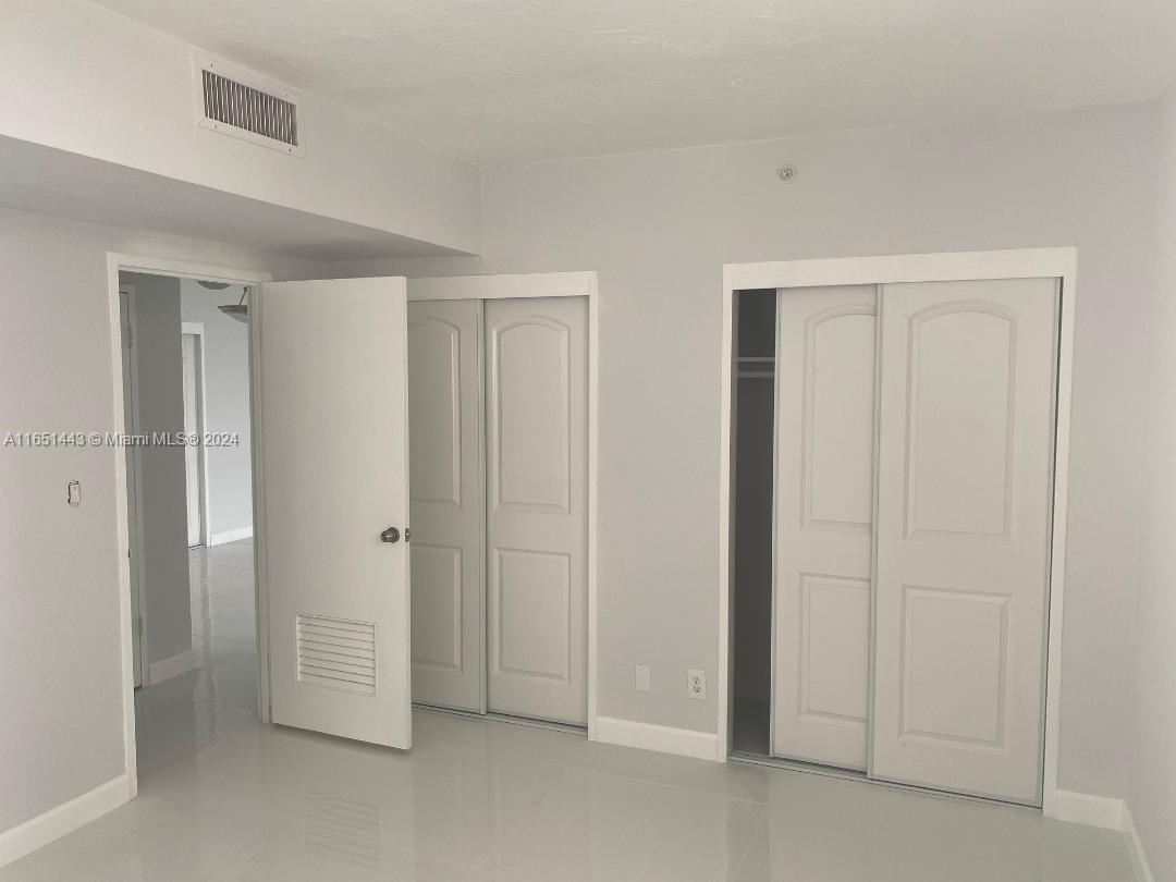 Building Photo - 3001 S Ocean Dr