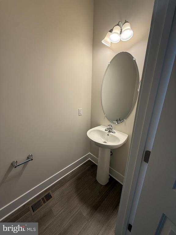 Building Photo - 253 Armenian Oak Dr