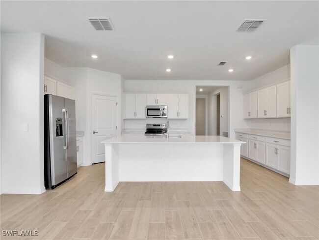 Building Photo - 2374 Avocado Ln