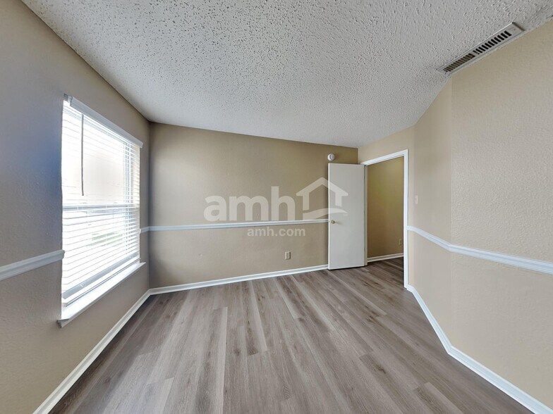 Building Photo - 12670 Justice Crossing