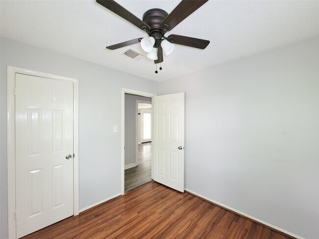 Building Photo - 2513 Kowis St