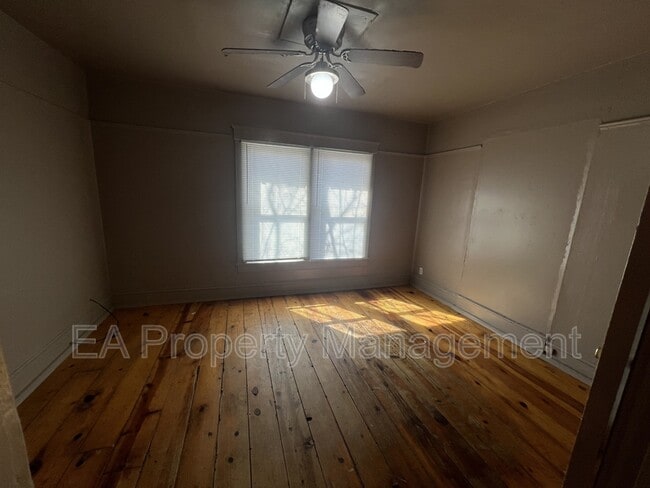 Building Photo - 123 Walter St NE