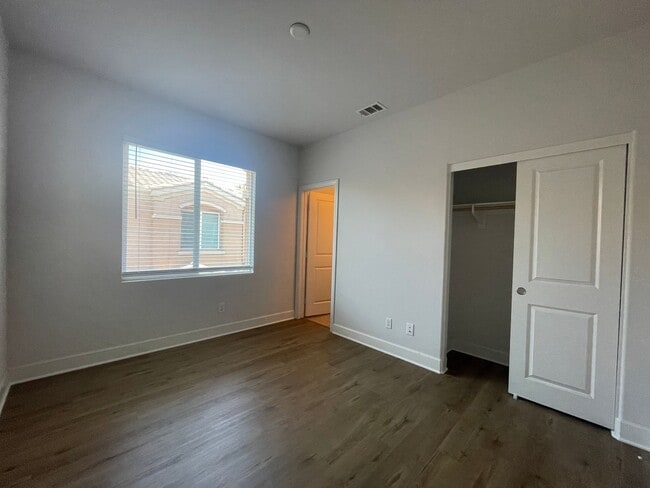 Building Photo - 3 Bed, 3 Bath Gated Modern Townhome –  2-C...