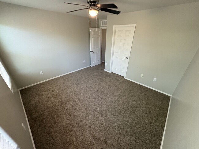 Building Photo - 2,500 sq ft 4 bedroom + Den home in Rancho Sahuarita