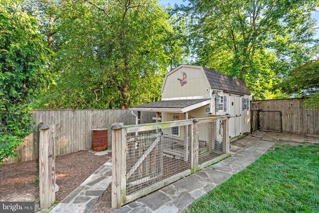 Building Photo - 819 Chillum Rd