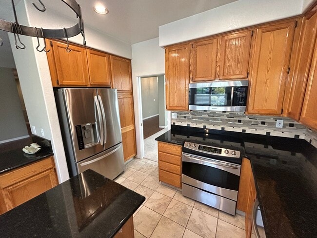 Building Photo - Beautiful Brookside Home 3 Bedroom/2 Bath