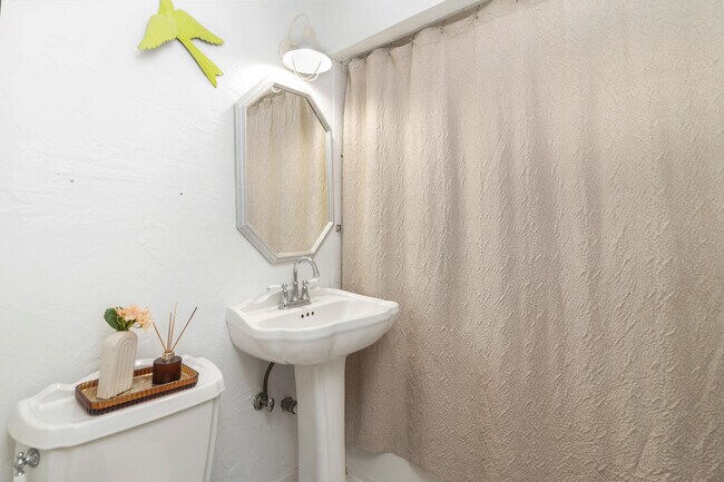 Building Photo - 341 Nottingham Blvd