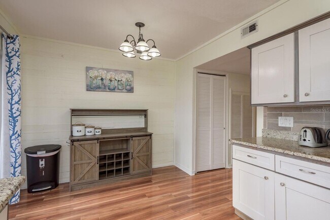 Building Photo - 5557 Sea Forest Dr
