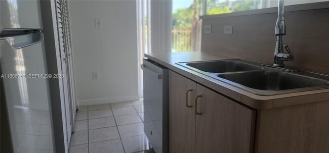 Building Photo - 8545 SW 152nd Ave