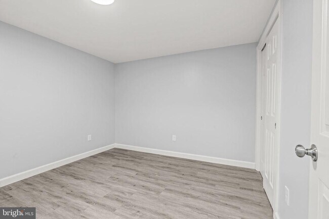 Building Photo - 34 Hinsdale Ln