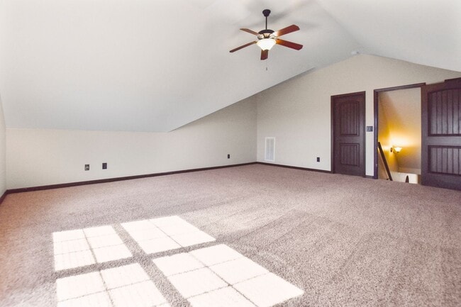 Building Photo - Pet Friendly Four Bedroom!