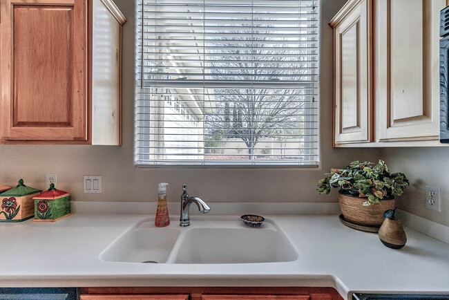 Building Photo - Fully Furnished Home. All utilities includ...