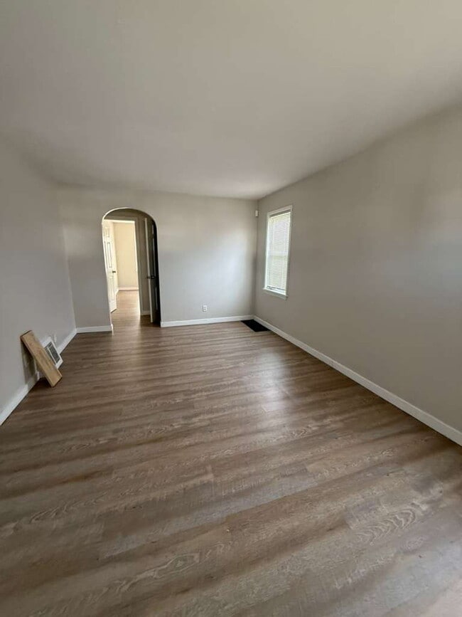 Building Photo - "Charming 2-Bedroom Retreat in University City - Cozy 900 Sq. Ft. Home!"  HUGE bedrooms with Base...