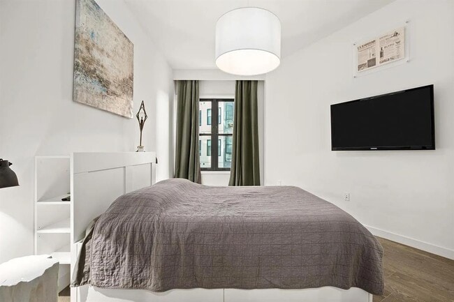 Building Photo - 800 Embassy Dr