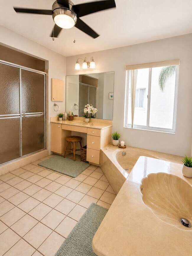 Building Photo - FOR RENT – STUNNING 2 BEDROOM / 2 BATH CONDO IN BRADENTON