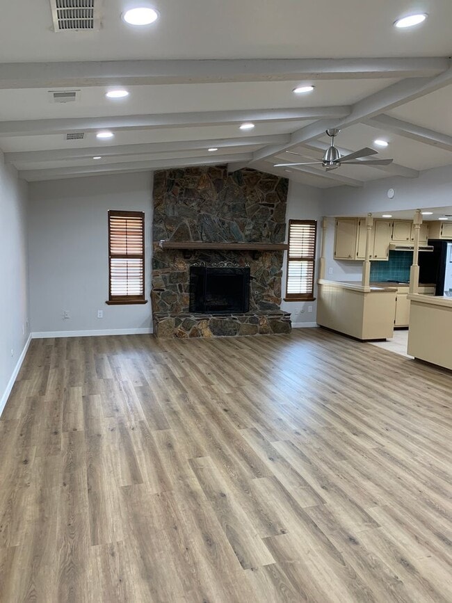 Building Photo - 1800 Colonial Pkwy