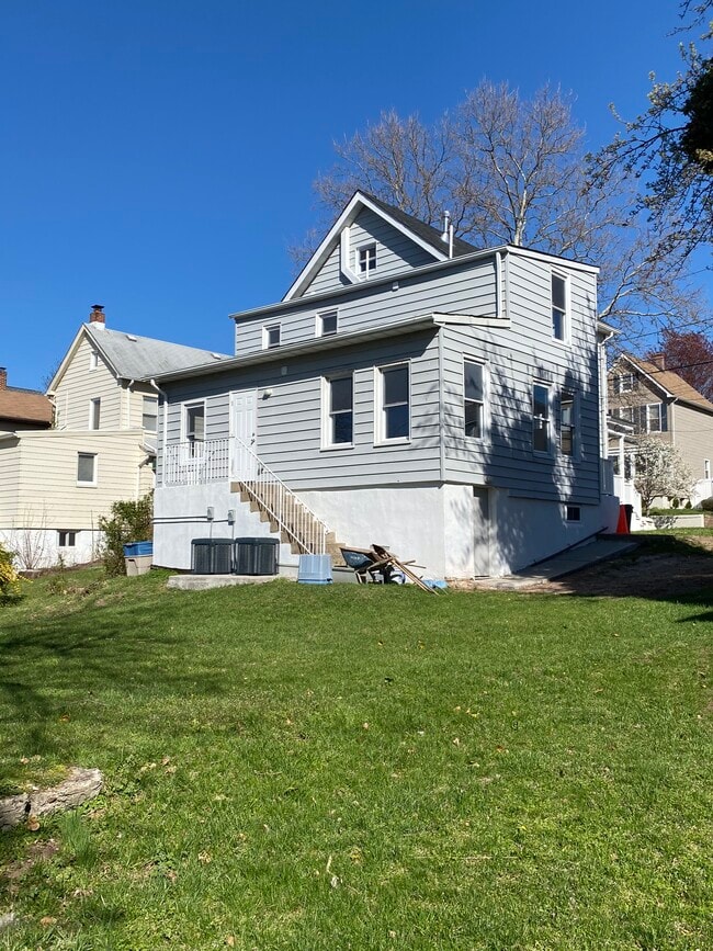 Building Photo - 48 Entwistle Ave