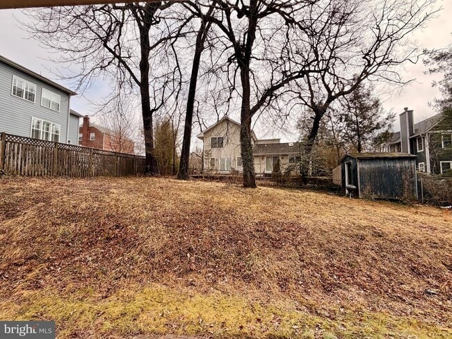 Building Photo - 2121 Patrick Henry Dr