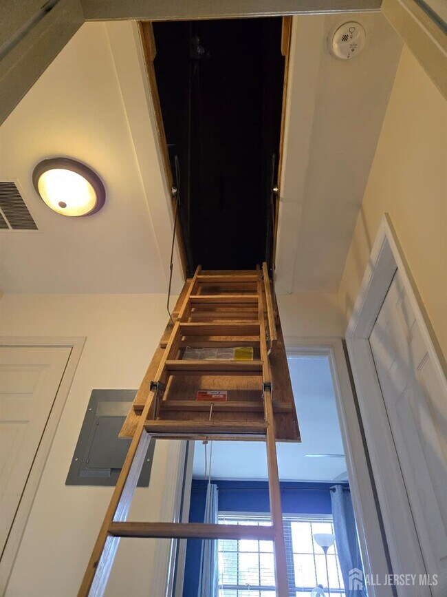 Building Photo - 115 Willett Ave