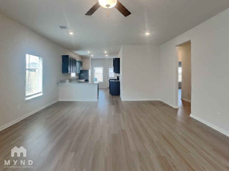 Building Photo - 15635 Plum Brk Dr