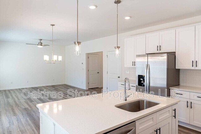 Building Photo - 3378 Skyland Dr