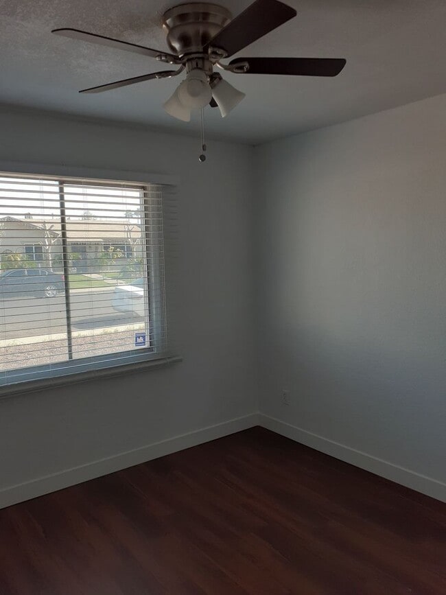Building Photo - Spacious 4 Bed/2 Bath With Den  Updated Dec 2023.