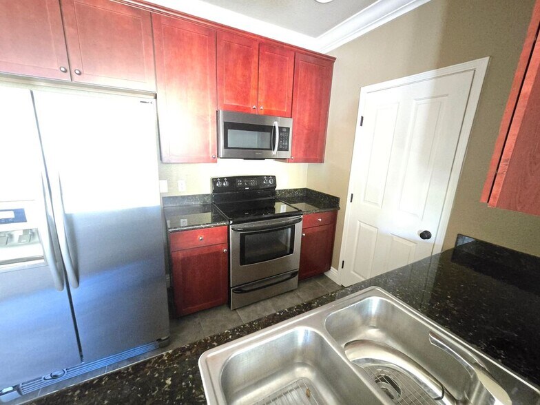 Building Photo - 22681 Oakgrove, 326