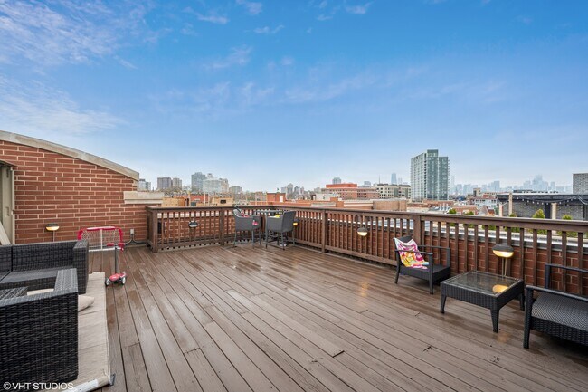 Building Photo - 2516 N Halsted St
