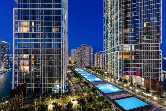 Building Photo - 465 Brickell Ave