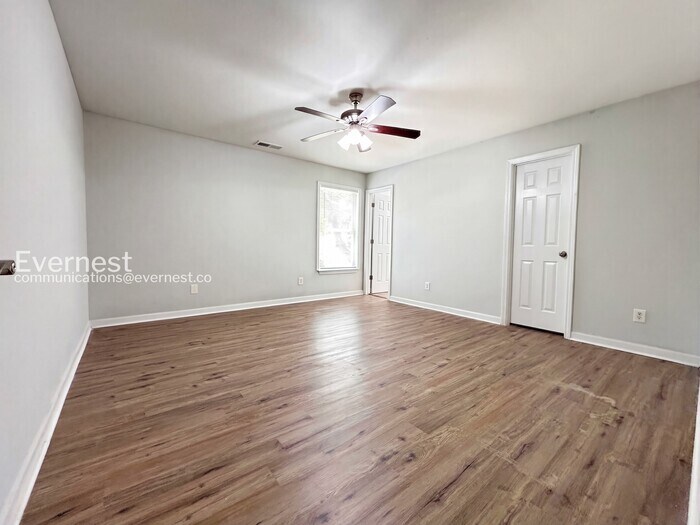 Building Photo - 841 Ridge Ave NW