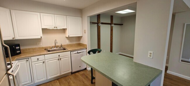 Building Photo - 1440 Slade Ave