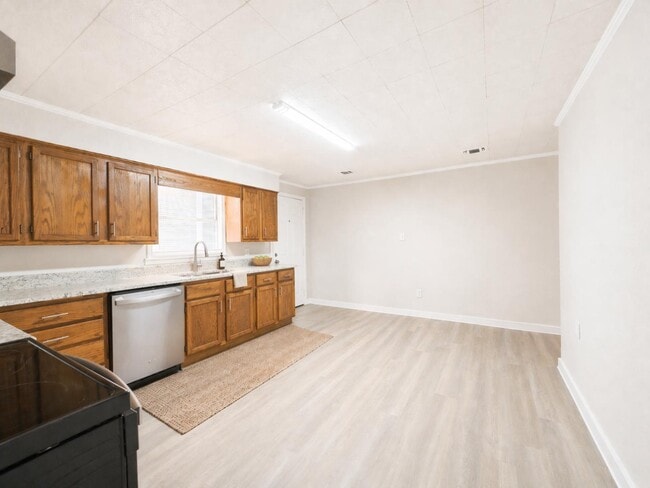 Building Photo - 299 Francis St