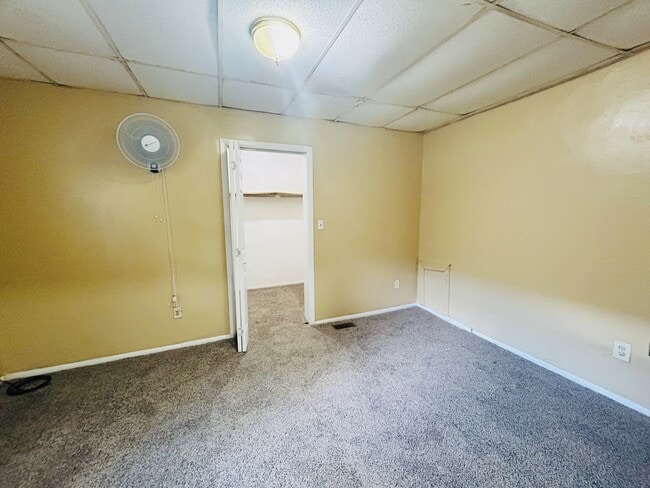 Building Photo - 242 W 28th St