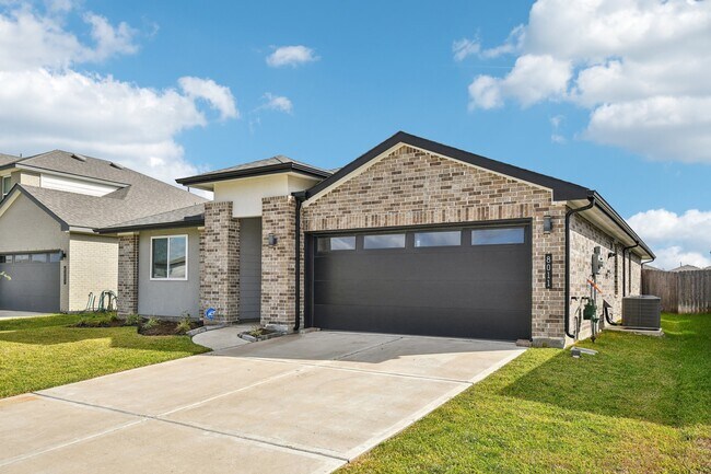 Building Photo - 8011 House bank Ln