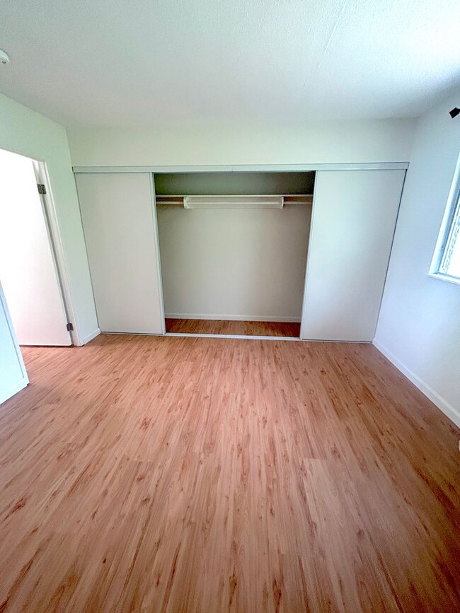 Building Photo - Completely Renovated Split-Level Nob Hill ...